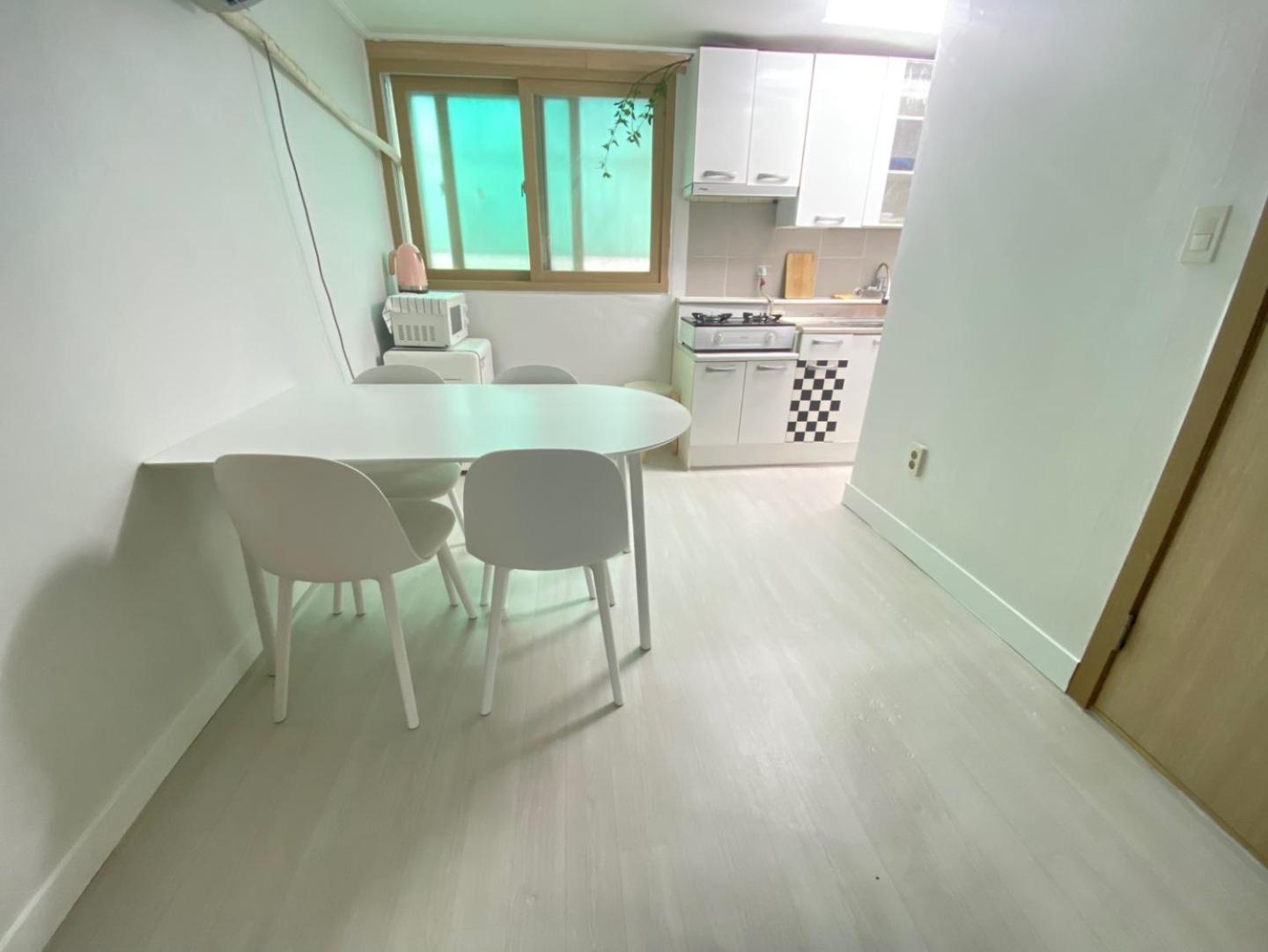 P1 Hongdea 3 Bedrooms Unit * Seoul
